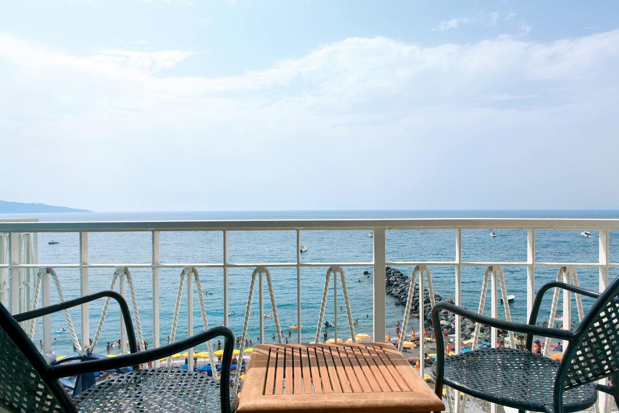 Alimuri Bay Hotel 4*