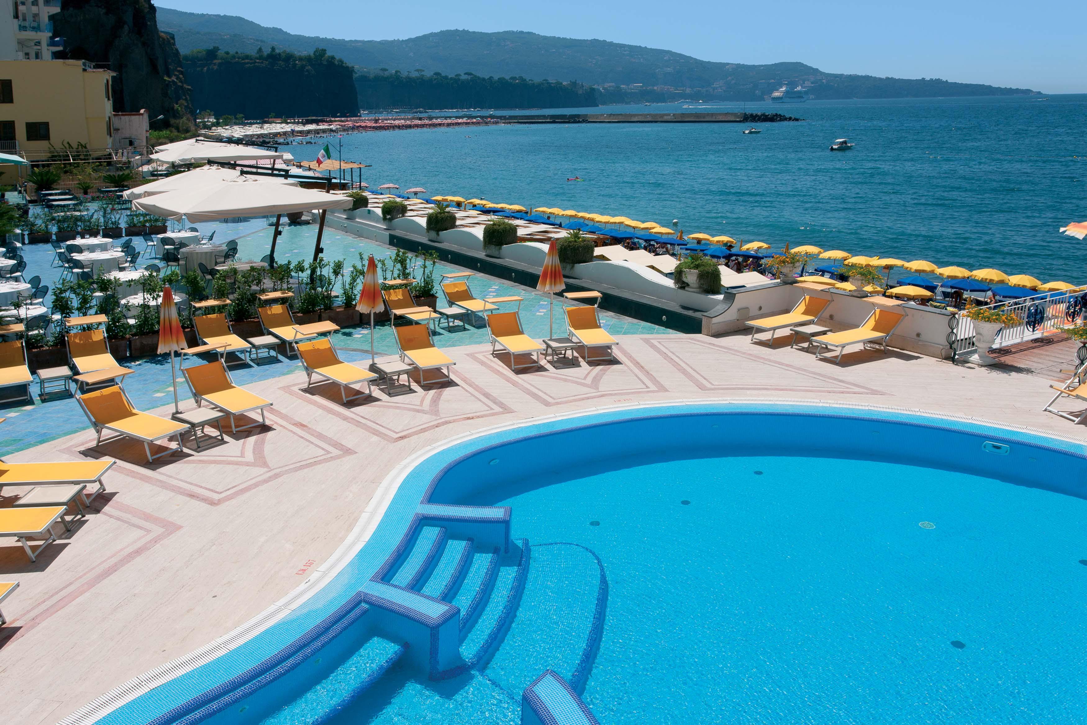 Alimuri Bay Hotel 4*